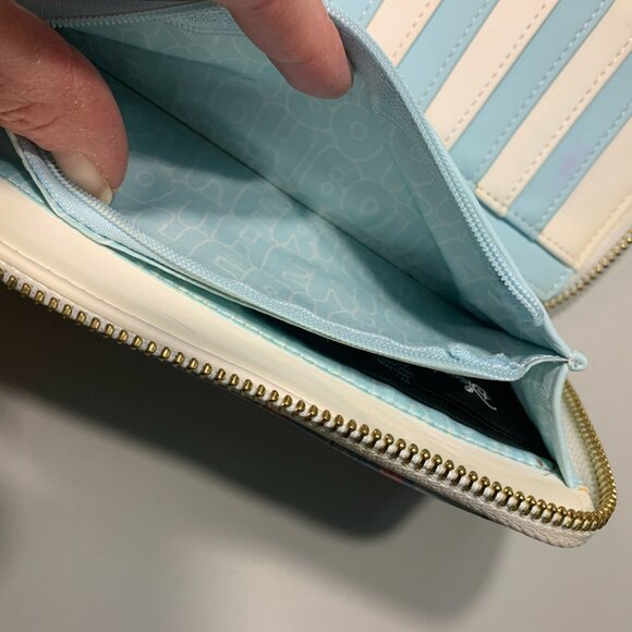 Loungefly Winnie the Pooh wallet EUC - Picture 9 of 9